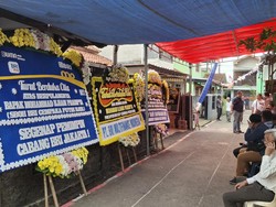 Karangan Bunga Berjejer di Rumah Duka Kacab Bank yang Tewas Usai Diculik