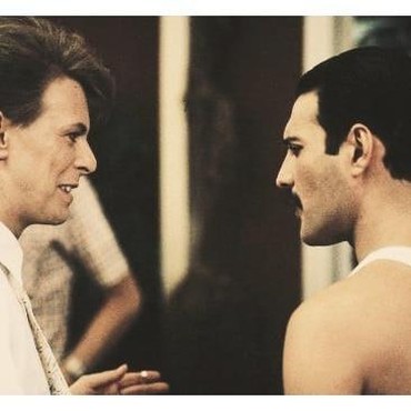 Lirik Lagu Under Pressure - Queen & David Bowie