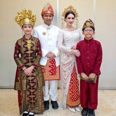 Menang Kostum Terbaik di HUT RI, Arumi Bachsin Dapat Hadiah...