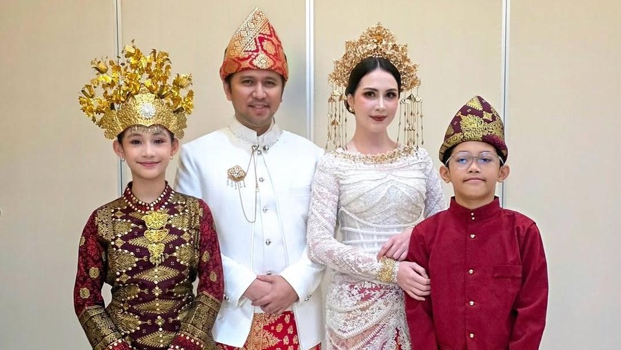 Menang Kostum Terbaik di HUT RI, Arumi Bachsin Dapat Hadiah... Menang Kostum Terbaik di HUT RI, Arumi Bachsin Dapat Hadiah...