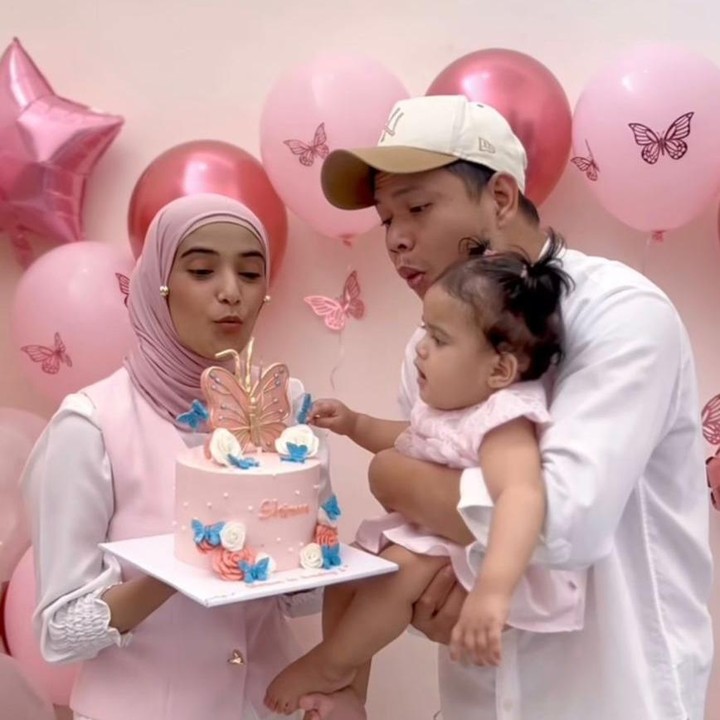 <p>Tak ketinggalan, Nadya juga menyampaikan doa dan harapan untuk putri semata wayangnya. "Do'ain ya semoga Shireen jadi anak yg <em>shalihah</em>, dikelilingi orang-orang baik, bahagia dunia dan akhirat," ungkap Nadya Mustika. (Foto: Instagram @nadyamustikarahayu)</p>