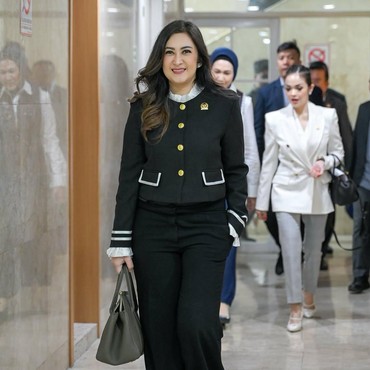 Gaji-Tunjangan Diminta Disetop, Apa Saja Sumber Penghasilan Nafa Urbach?