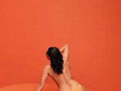 Tracee Ellis Ross Pamer Foto Topless di Kampanye Body Care Terbaru