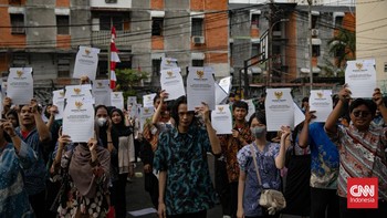 FOTO: Pemutihan Ijazah untuk Warga Jakarta