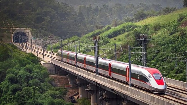 KCIC menghadirkan promo spesial bertajuk SAVEtember Ceria untuk penumpang kereta cepat Whoosh. Ada diskon hingga Rp50 ribu.