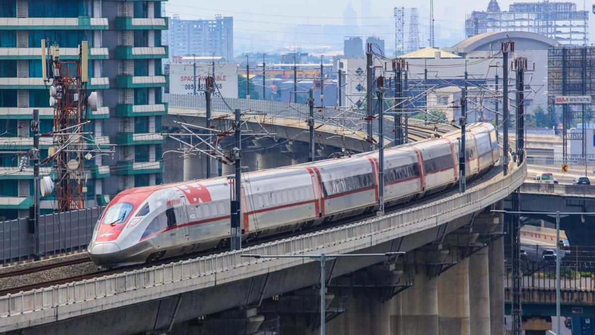 Berapa Utang Kereta Whoosh hingga Purbaya Emoh Lunasi Pakai APBN?