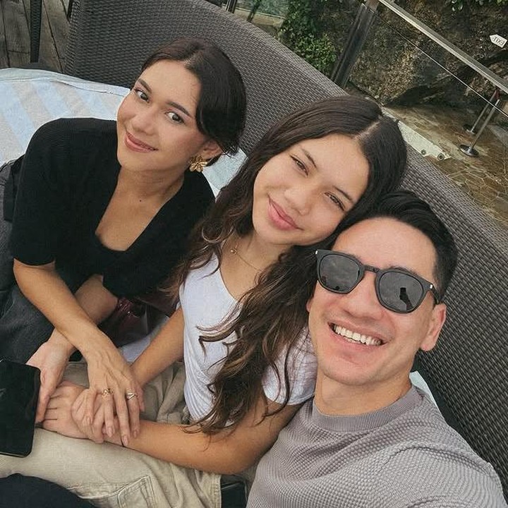 <p>Aktor Andrew White memang selalu berhasil mencuri perhatian penggemarnya lewat kebersamaannya dengan sang putri, Sarah Deana White. Sejak menikah dengan Nana Mirdad pada 2006 silam, terlihat jelas bahwa Andrew menempatkan peran Ayah sebagai prioritas utamanya. (Foto: Instagram @andrew.white._)</p>