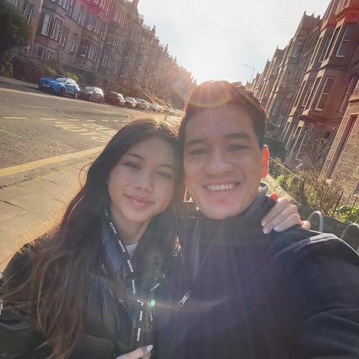 <p>Kebersamaan Andrew dan Sarah ini menjadi contoh bahwa hubungan Ayah dan anak nyatanya tetap bisa harmonis, Bunda. Dari mengantar sekolah hingga <em>dinner</em> berdua, jelas terlihat bahwa kasih sayang Andrew pada putrinya patut diacungi jempol. (Foto: Instagram @andrew.white._)</p>