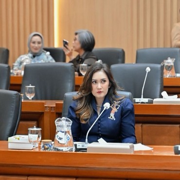 Sempat Dikritik, Nafa Urbach Janji Alokasikan Gaji & Tunjangan untuk Masyarakat