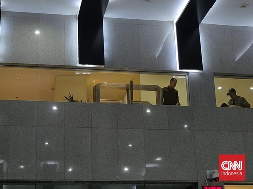 Dijemput Paksa, Pengusaha Rudy Ong Merangkak Digelandang KPK