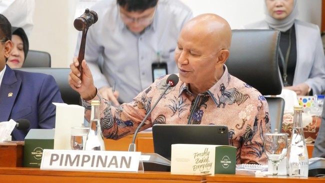 Ketua Banggar DPR, Said Abdullah, menekankan perlunya reformasi subsidi energi di tengah fluktuasi harga minyak untuk meningkatkan efisiensi anggaran.