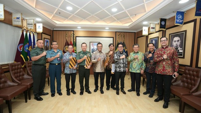 Sinar Mas menegaskan komitmen pada keberlanjutan dan nasionalisme, Melalui inovasi, energi terbarukan, dan pendidikan, mereka berkontribusi nyata bagi bangsa.