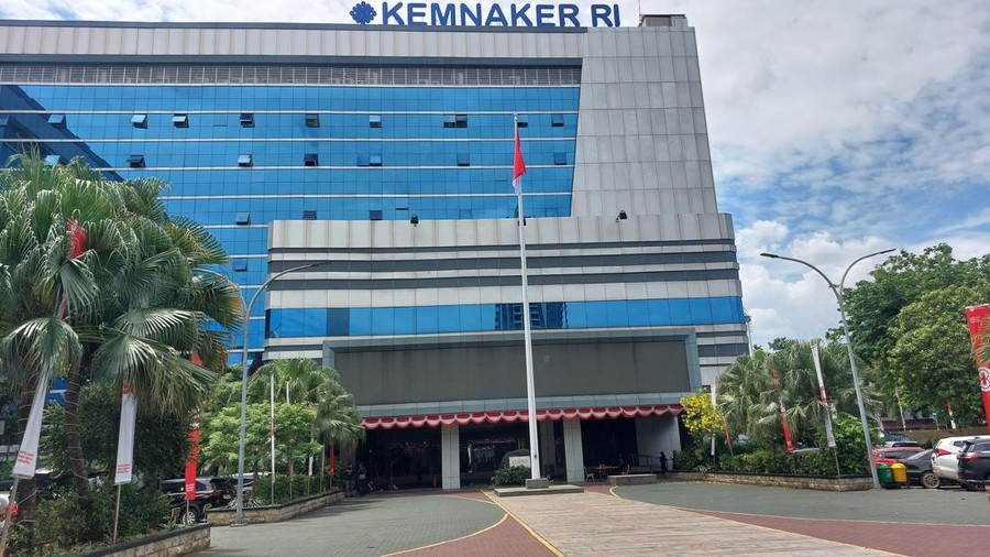 Situasi kantor Kemnaker pada Kamis (21/8/2025) siang (Rumondang/detikcom) Situasi kantor Kemnaker pada Kamis (21/8/2025) siang (Rumondang/detikcom)