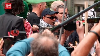 VIDEO: Mo Chara Kneecap Hadiri Sidang, Serukan Free Palestine