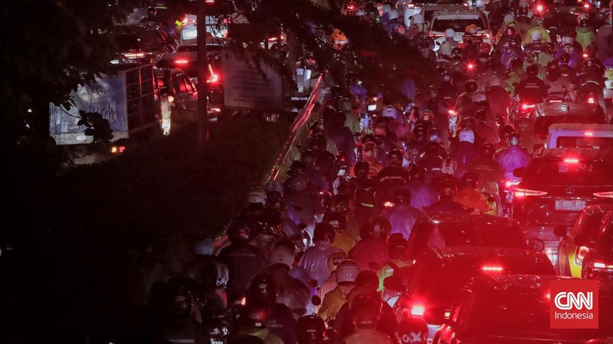 Jakarta Macet di Mana-mana, Kendaraan Nyaris Tak Bergerak