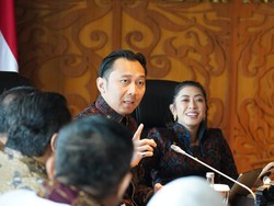 Cakep! Ibas Sampaikan Pesan Literasi dan Semangat Kebangsaan Lewat Pantun