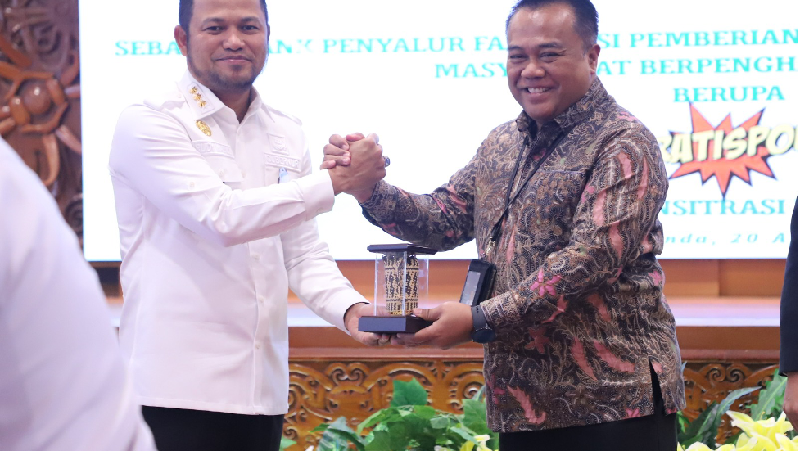 Gubernur Kalimantan Timur, Rudy Mas'ud (Harum), menegaskan rumah adalah kebutuhan mendasar rakyat, setara dengan pangan dan sandang.