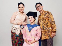 Kisah Haru Gaun Wisuda Anak Shahnaz Haque, Warisan Sang Nenek untuk Momen Spesial