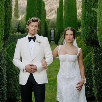 Millie Bobby Brown & Jake Bongiovi Resmi Jadi Orang Tua Lewat Adopsi