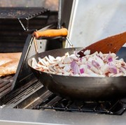 Sebelum Berdampak Buruk, Ini 5 Tanda Panci dan Wajan yang Harus Segera Diganti