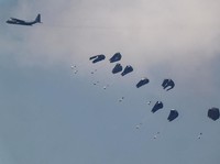 Kiriman Bantuan dari Indonesia Terjun di Langit Gaza