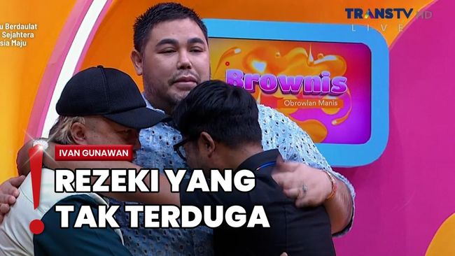 Dapat Hadiah Umrah, Kang Aweu-Gugi Langsung Peluk Ivan Gunawan