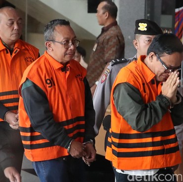 Belum Setahun Menjabat, Ini 7 Potret Wamenaker Immanuel Nangis Pakai Rompi Oren Ditahan KPK