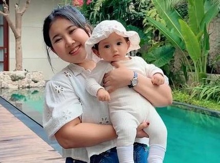 Busui Semangat, Kiky Saputri Tetap Memerah ASI di Mana pun demi Menyusui Baby Kayya