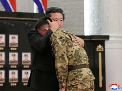 Kim Jong Un Beri Penghargaan ke Tentara Korut yang Perang Lawan Ukraina