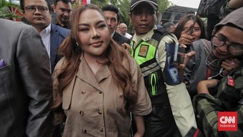 FOTO: Lisa Mariana Datang ke KPK, Diperiksa terkait Kasus Iklan BJB
