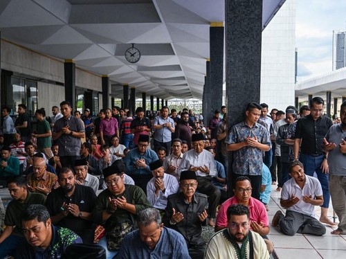 Hati-hati! Bolos Salat Jumat di Malaysia Bisa Dibui Hingga 2 Tahun