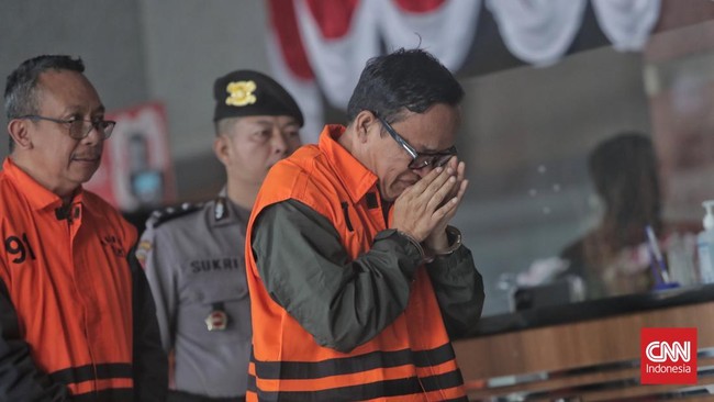 Noel Ebenezer Menangis dan Minta Amnesti Prabowo Usai Jadi Tersangka Eks Wamenaker Immanuel Evenezer namalain Noel menangis dan menyampaikan permohonan amnesti kepada Presiden Prabowo Subianto usai ditetapkan jadi tersangka.