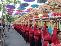 Buka Tanah Lot Festival, Wabup Dirga Ingin Pantai Soka Makin Dikenal Turis