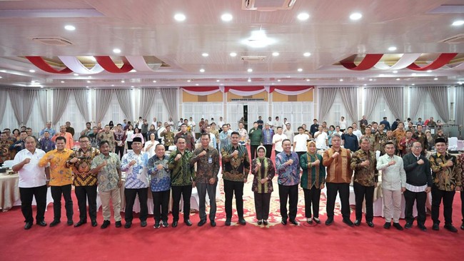 Gelontoran sekitar 15.700 ton beras murah itu bertujuan mengintervensi dan mengendalikan harga beras di pasaran Sumatera Utara.