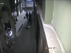 Viral Video Ayah di Palembang Ajak Anak Curi 2 Kotal Amal Masjid