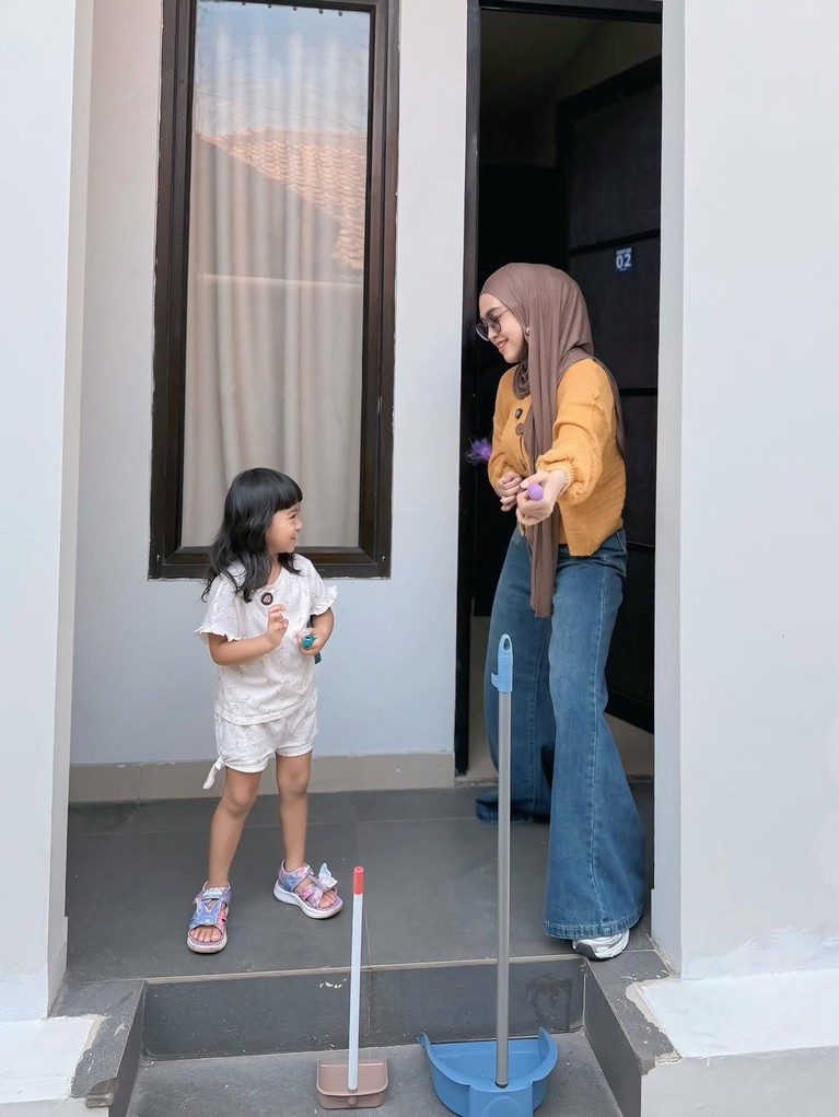 Ria Ricis Ria Ricis berikan Moana kos-kosan 8 pintu.