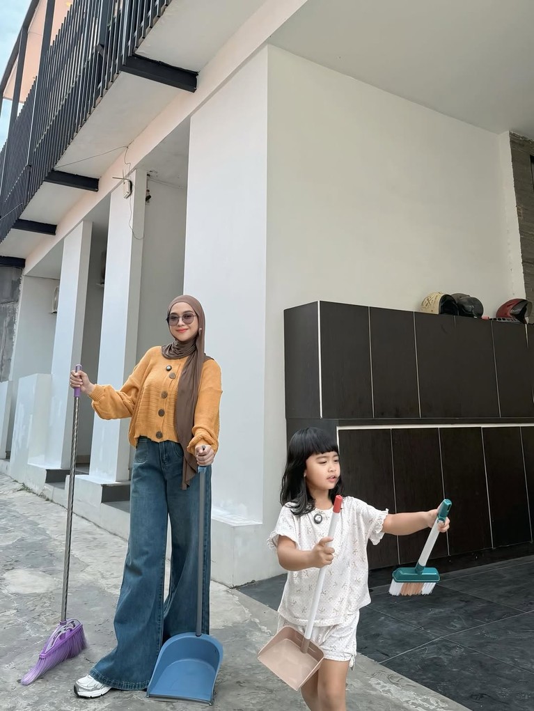 Ria Ricis Ria Ricis berikan Moana kos-kosan 8 pintu.