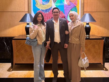 5 Potret Kedekatan Shakiena Anak Pasha Ungu dengan Ibu Sambung Adelia Wilhelmina
