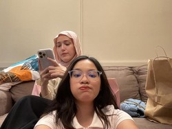 Adelia Pasha Pamer Momen Jalan-jalan Bareng Anak Okie Agustina