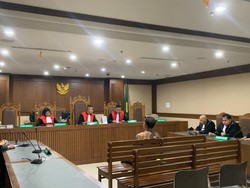 Hakim: Eks Ketua PN Surabaya Terima Gratifikasi Berulang dalam Jumlah Banyak