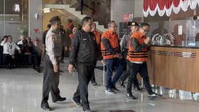 Pakai Rompi Oranye dan Menangis di KPK, Noel Ebenezer Jadi Tersangka
