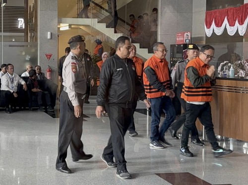 Pakai Rompi Oranye dan Menangis di KPK, Noel Ebenezer Jadi Tersangka