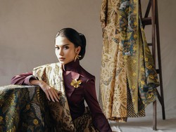 Unggahan Azizah Salsha Usai Cerai Disorot: Belum Bisa Ikut Ajaran Agama Umi