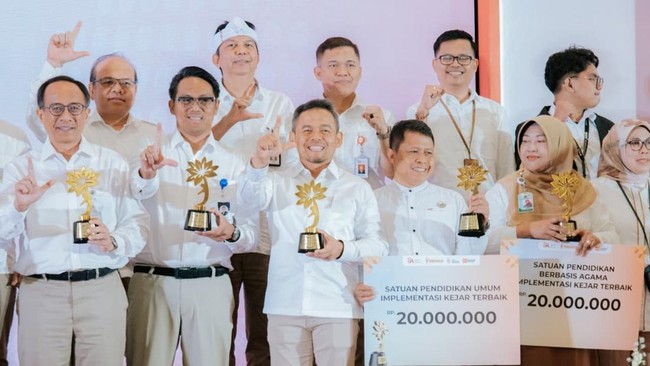Capaian ini menjadi catatan penting atas konsistensi Bank BJB mendukung program literasi dan inklusi keuangan nasional, khususnya di kalangan pelajar.