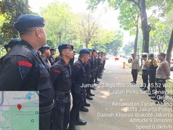 Brimob Polda Metro Amankan Pagelaran Wayang Sabang Merauke di Indonesia Arena