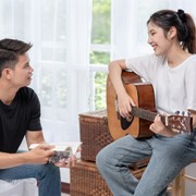 Naksir Tapi Nggak Berani Bilang! Inilah Top 3 Zodiak Paling Jago Jadi Secret Admirer