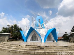 Uniknya Masjid Kelopak Bunga di Kabupaten Majalengka