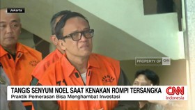 VIDEO: Tangis Senyum Noel Saat Kenakan Rompi Tersangka