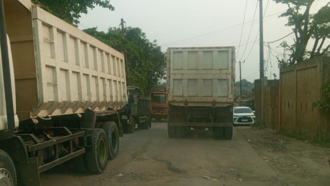 Tindakan yang mungkin diambil oleh Pemprov Jabar terhadap perusahaan tambang adalah dengan penutupan sementara atau penutupan permanen.