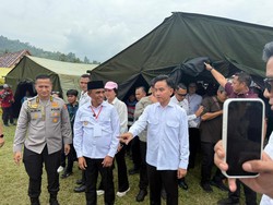 Gibran Tinjau Pengungsian Korban Gempa Poso, Pastikan Bantuan Terpenuhi